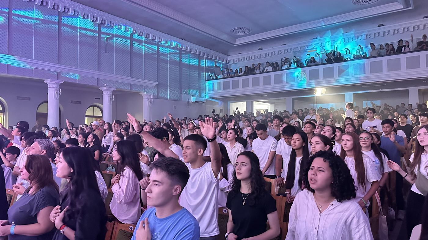 Young people worshiping at the Bishkek youth conference